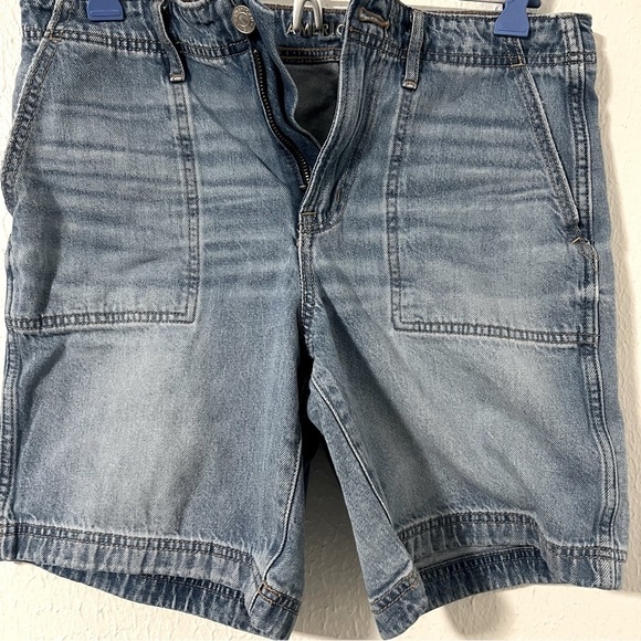 AE Strigid Women’s Sz 2 Perfect Denim Bermuda Short Comfy Stretch Waistband EUC - Picture 2 of 11